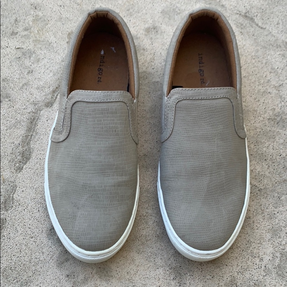 💚Indigo Rd Kylee2 Taupe Slip on Sneaker Size 9